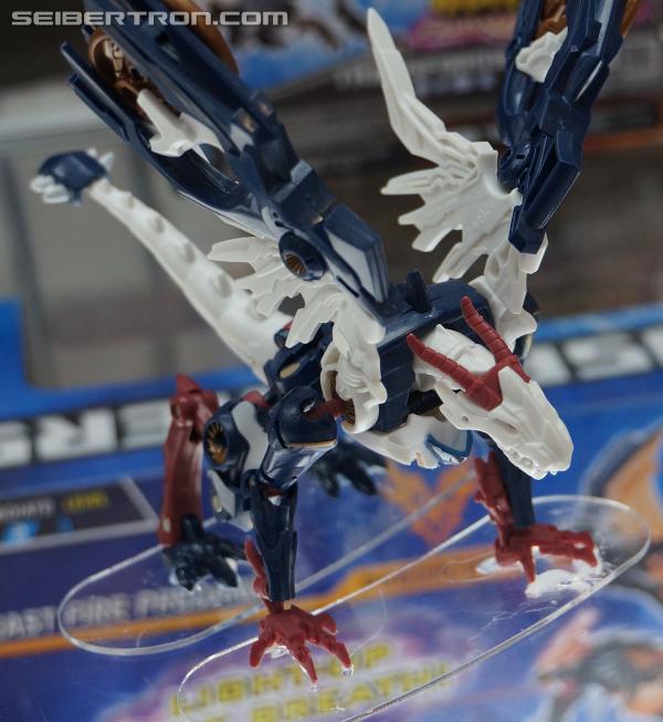 SDCC 2013: Hasbro Display: Transformers Prime Beast Hunters - Transformers Event: DSC02819a