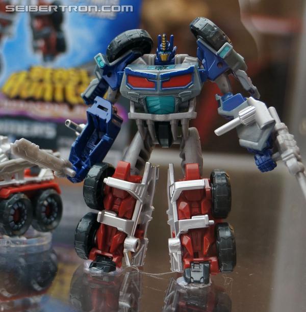 SDCC 2013: Hasbro Display: Transformers Prime Beast Hunters - Transformers Event: DSC02836a