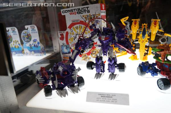 SDCC 2013: Hasbro Display: Transformers Construct-Bots - Transformers Event: DSC02850
