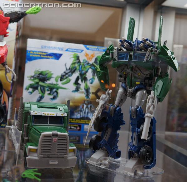 SDCC 2013 - Hasbro Display: Beast Hunters Talking Bumblebee and Tracker Optimus Prime