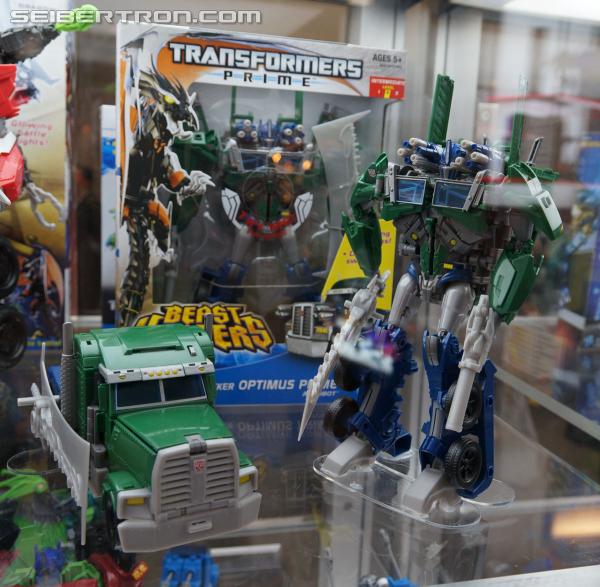 SDCC 2013 - Hasbro Display: Beast Hunters Talking Bumblebee and Tracker Optimus Prime