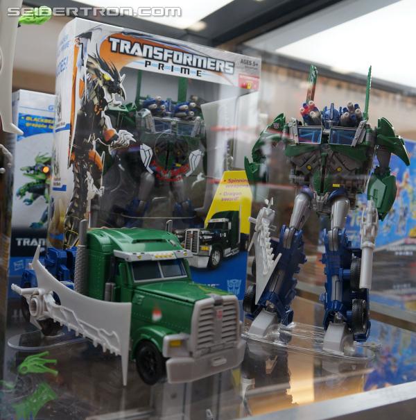 SDCC 2013: Hasbro Display: Beast Hunters Talking Bumblebee and Tracker Optimus Prime - Transformers Event: DSC04356a