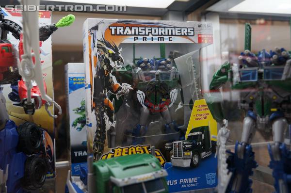 SDCC 2013 - Hasbro Display: Beast Hunters Talking Bumblebee and Tracker Optimus Prime