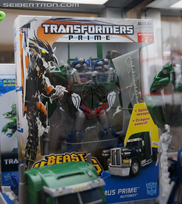 SDCC 2013 - Hasbro Display: Beast Hunters Talking Bumblebee and Tracker Optimus Prime