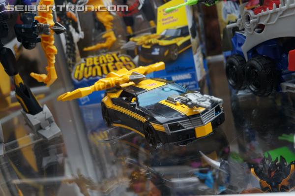 SDCC 2013: Hasbro Display: Beast Hunters Talking Bumblebee and Tracker Optimus Prime - Transformers Event: DSC04365