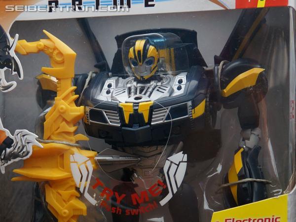 SDCC 2013 - Hasbro Display: Beast Hunters Talking Bumblebee and Tracker Optimus Prime