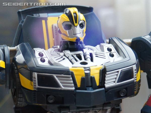 SDCC 2013: Hasbro Display: Beast Hunters Talking Bumblebee and Tracker Optimus Prime - Transformers Event: DSC04369a