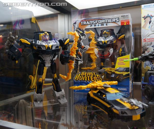SDCC 2013 - Hasbro Display: Beast Hunters Talking Bumblebee and Tracker Optimus Prime