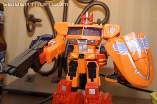 BotCon 2014: Box Set Exclusives Plus More!!! - Transformers Event: DSC05891