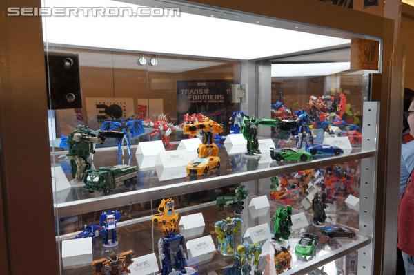 BotCon 2014: Hasbro Display: Age of Extinction Robots In Disguise - Transformers Event: Aoe Robots In Disguise 001