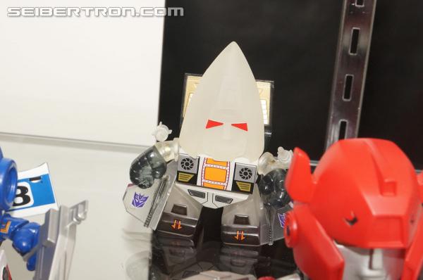 BotCon 2014: Hasbro Display: Loyal Subject Transformers Products - Transformers Event: Loyal Subjects 008