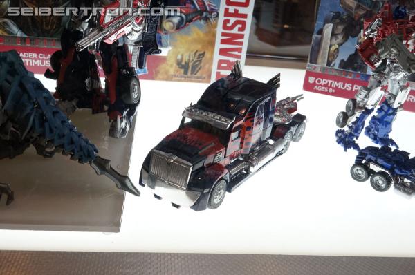 BotCon 2014 - Hasbro Display: Age of Extinction Generations New Reveals