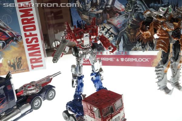 BotCon 2014 - Hasbro Display: Age of Extinction Generations New Reveals