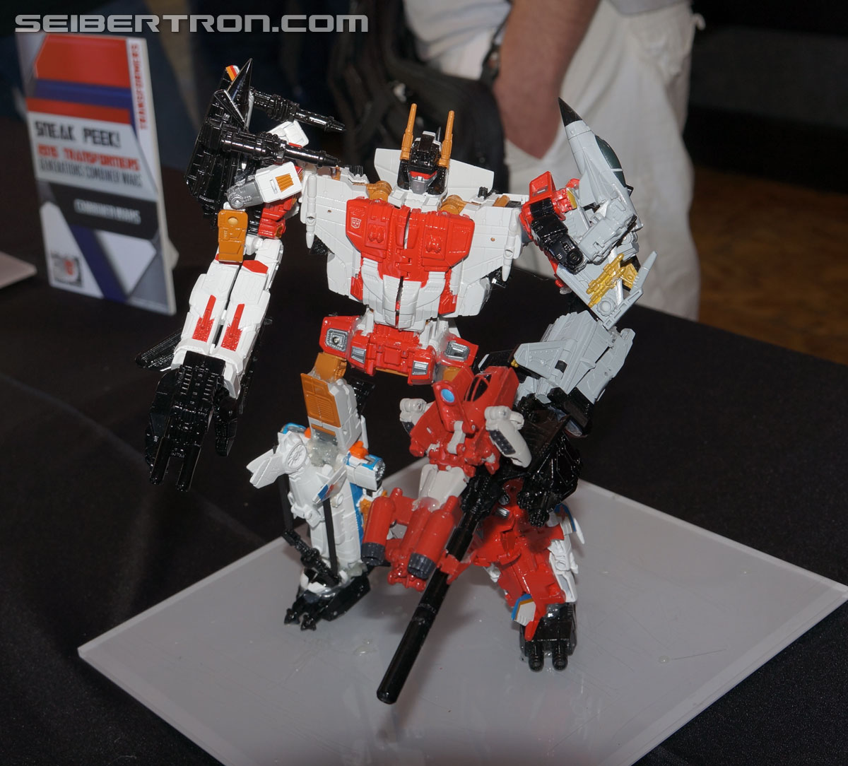 SDCC 2014 - COMBINERS!!! Menasor and Superion revealed!