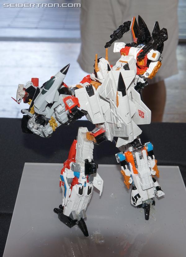 SDCC 2014: COMBINERS!!! Menasor and Superion revealed! - Transformers Event: DSC02912