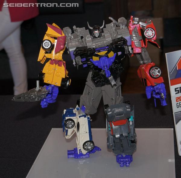 SDCC 2014 - COMBINERS!!! Menasor and Superion revealed!