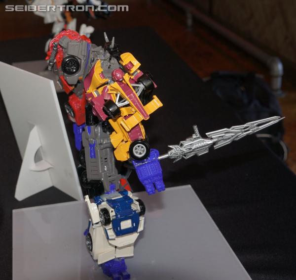 SDCC 2014 - COMBINERS!!! Menasor and Superion revealed!