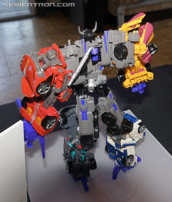 SDCC 2014 - COMBINERS!!! Menasor and Superion revealed!