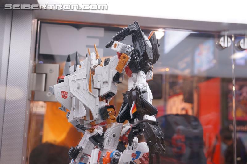 SDCC 2014: Generations Combiner Wars Menasor and Superion - Transformers Event: Dsc03138