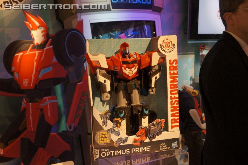 Toy Fair 2015: Giant Gallery Dump - Transformers Event: DSC07038