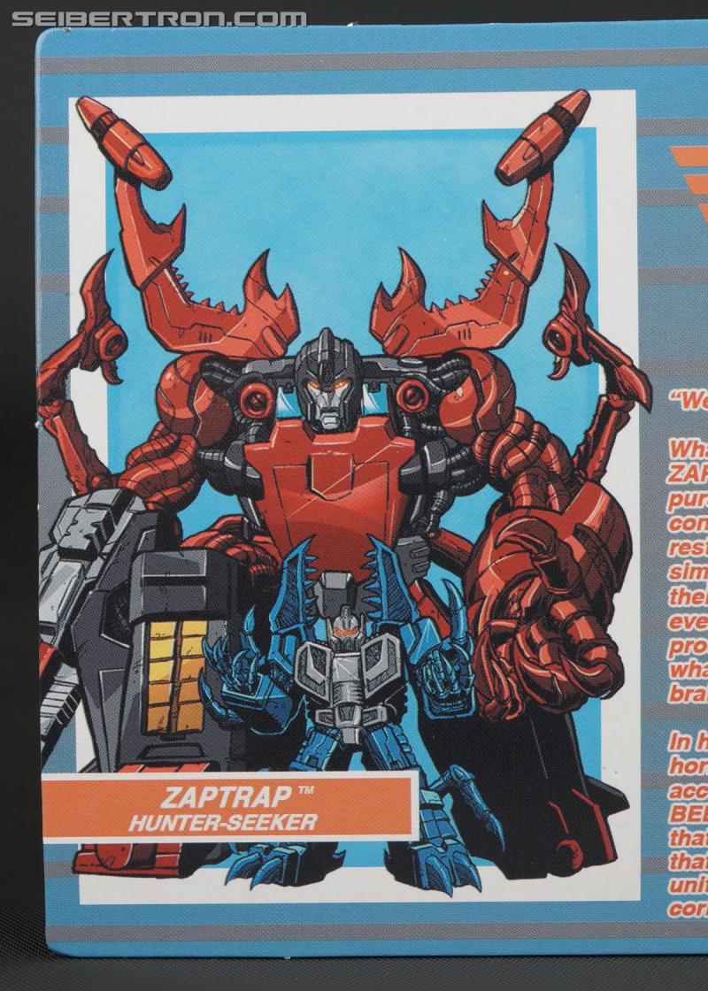 BotCon 2015: Attendee Figure: Zaptrap and his pilot Beet-Chit - Transformers Event: DSC08385