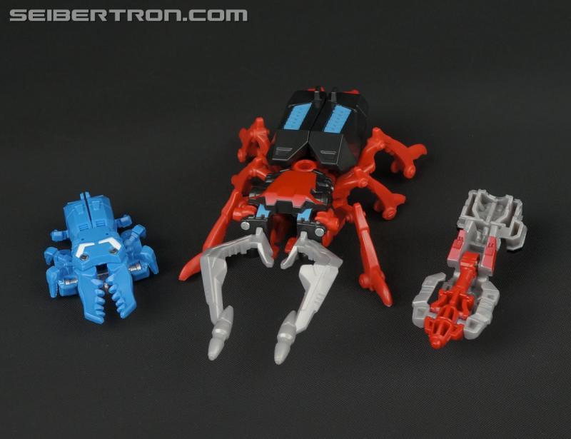 BotCon 2015: Attendee Figure: Zaptrap and his pilot Beet-Chit - Transformers Event: DSC08389
