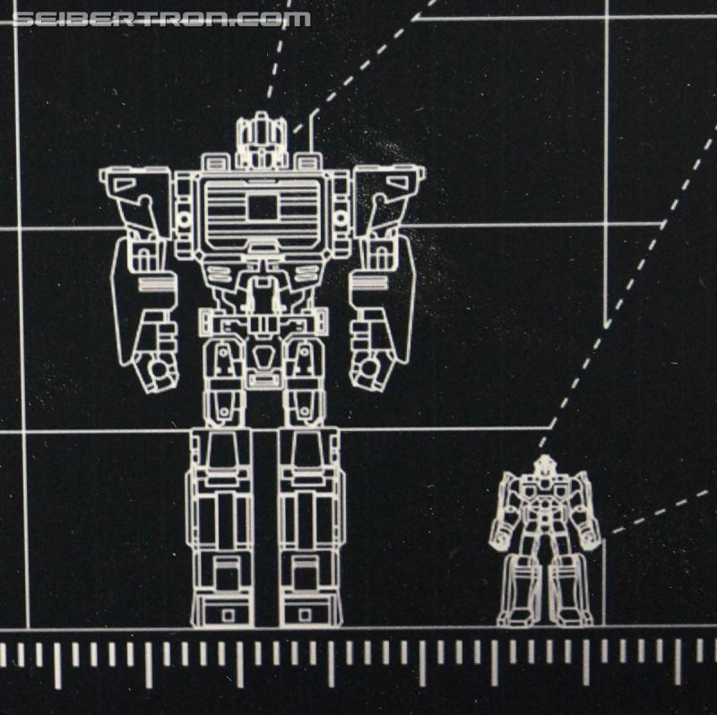 BotCon 2015: Hasbro Booth: Combiner Wars Giant Poster - Transformers Event: DSC09160a