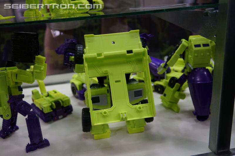 Transformers News: More pics of Retail and SDCC Devastator plus Combiner Hunters