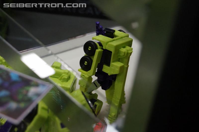 Transformers News: More pics of Retail and SDCC Devastator plus Combiner Hunters
