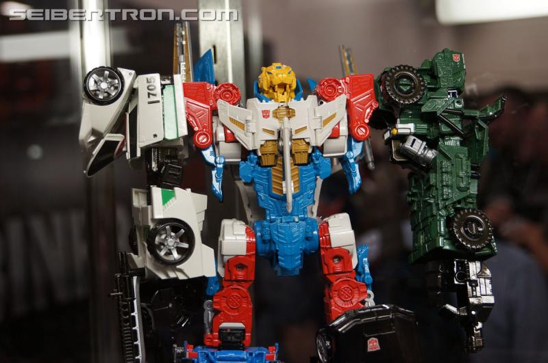 BotCon 2015: New Combiner Wars Products from Saturday Brand Panel - Transformers Event: DSC09477