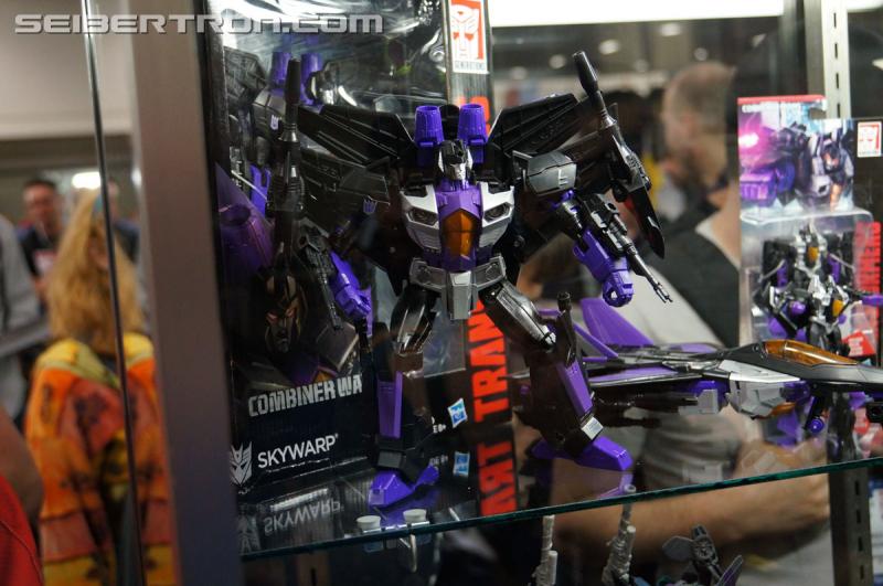 BotCon 2015: New Combiner Wars Products from Saturday Brand Panel - Transformers Event: DSC09481