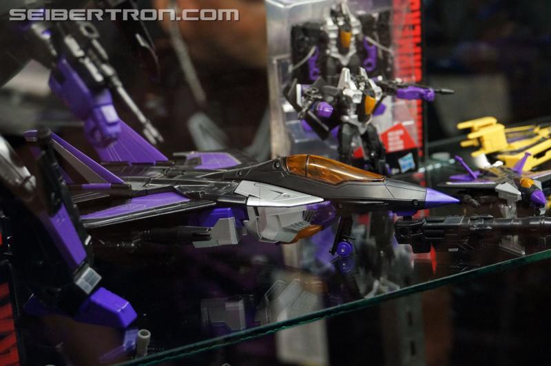 BotCon 2015: New Combiner Wars Products from Saturday Brand Panel - Transformers Event: DSC09484