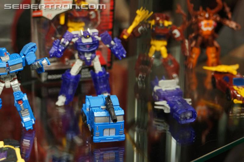 BotCon 2015 - New Combiner Wars Products from Saturday Brand Panel