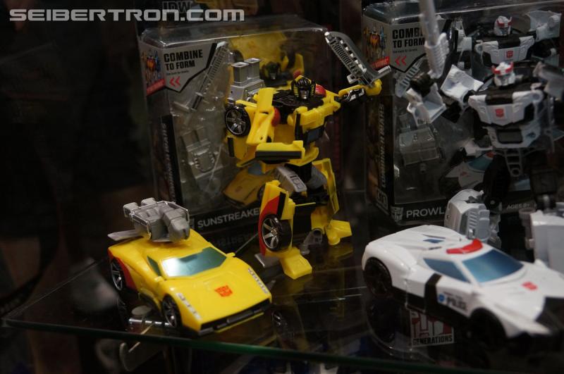 BotCon 2015: New Combiner Wars Products from Saturday Brand Panel - Transformers Event: DSC09523