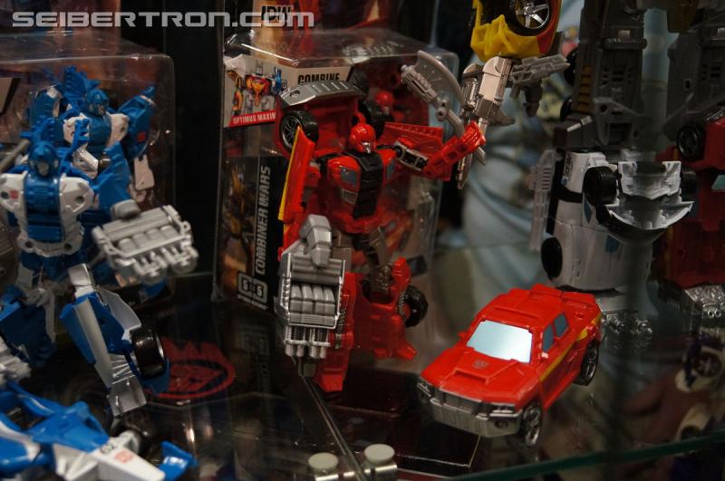 BotCon 2015: New Combiner Wars Products from Saturday Brand Panel - Transformers Event: DSC09527