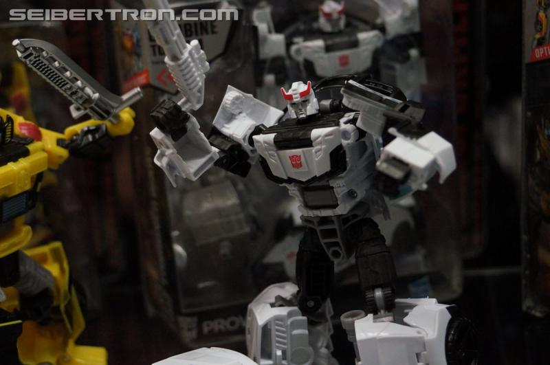 BotCon 2015: New Combiner Wars Products from Saturday Brand Panel - Transformers Event: DSC09533