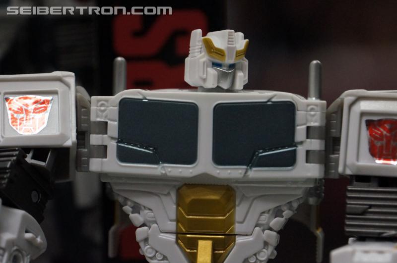 BotCon 2015: New Combiner Wars Products from Saturday Brand Panel - Transformers Event: DSC09539