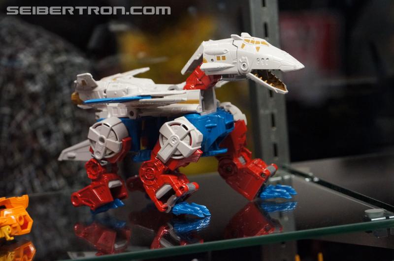 BotCon 2015: New Combiner Wars Products from Saturday Brand Panel - Transformers Event: DSC09553