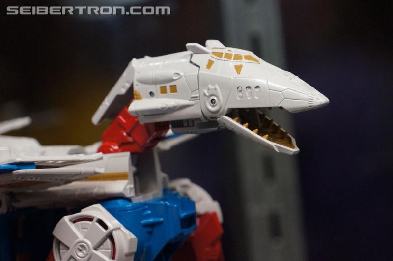 BotCon 2015: New Combiner Wars Products from Saturday Brand Panel - Transformers Event: DSC09554