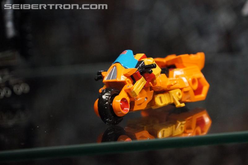 BotCon 2015: New Combiner Wars Products from Saturday Brand Panel - Transformers Event: DSC09555