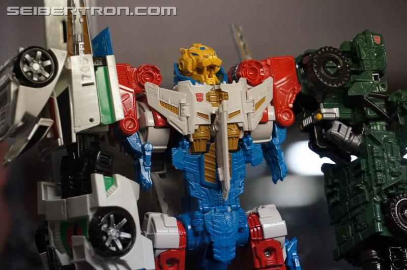 BotCon 2015: New Combiner Wars Products from Saturday Brand Panel - Transformers Event: DSC09556