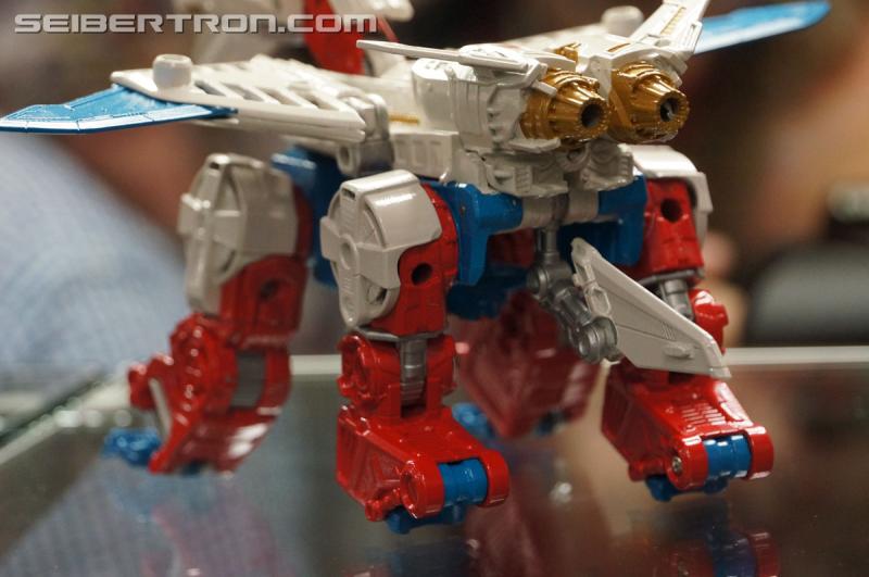 BotCon 2015: New Combiner Wars Products from Saturday Brand Panel - Transformers Event: DSC09561
