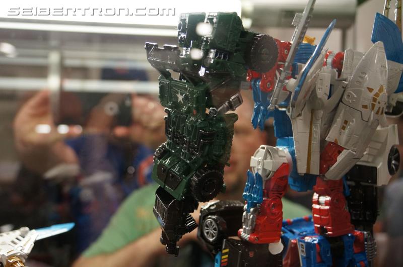 BotCon 2015: New Combiner Wars Products from Saturday Brand Panel - Transformers Event: DSC09564