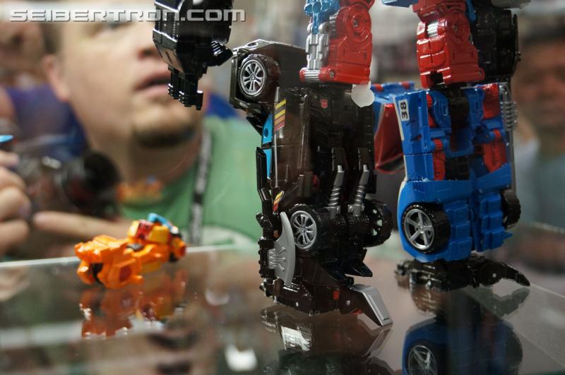 BotCon 2015: New Combiner Wars Products from Saturday Brand Panel - Transformers Event: DSC09565