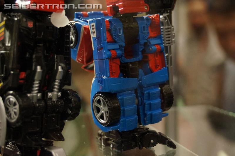 BotCon 2015: New Combiner Wars Products from Saturday Brand Panel - Transformers Event: DSC09566