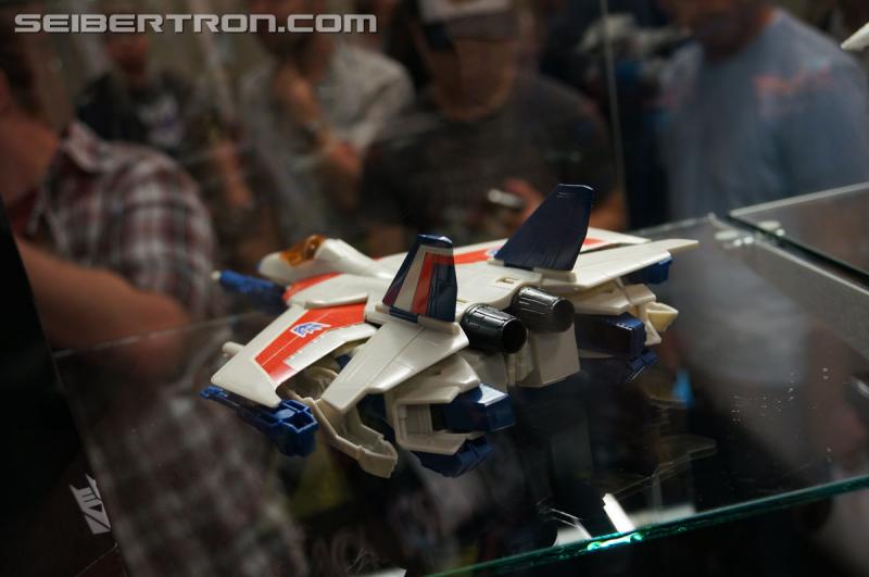 BotCon 2015: New Combiner Wars Products from Saturday Brand Panel - Transformers Event: DSC09569