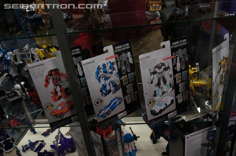 BotCon 2015: New Combiner Wars Products from Saturday Brand Panel - Transformers Event: DSC09571