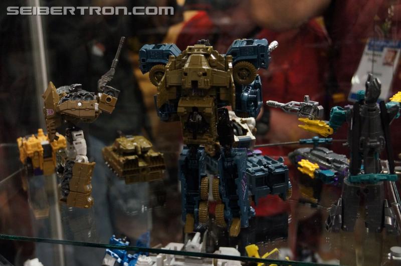 BotCon 2015: New Combiner Wars Products from Saturday Brand Panel - Transformers Event: DSC09577