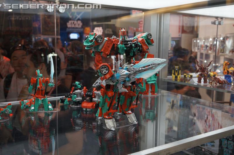 SDCC 2015: Hasbro Booth: Fan-Built Combiner Wars Victorion - Transformers Event: DSC03256