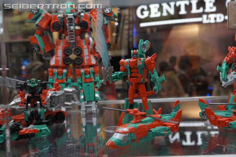 SDCC 2015 - Hasbro Booth: Fan-Built Combiner Wars Victorion